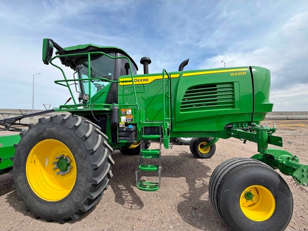 2024 John Deere W235R Windrower 188000$